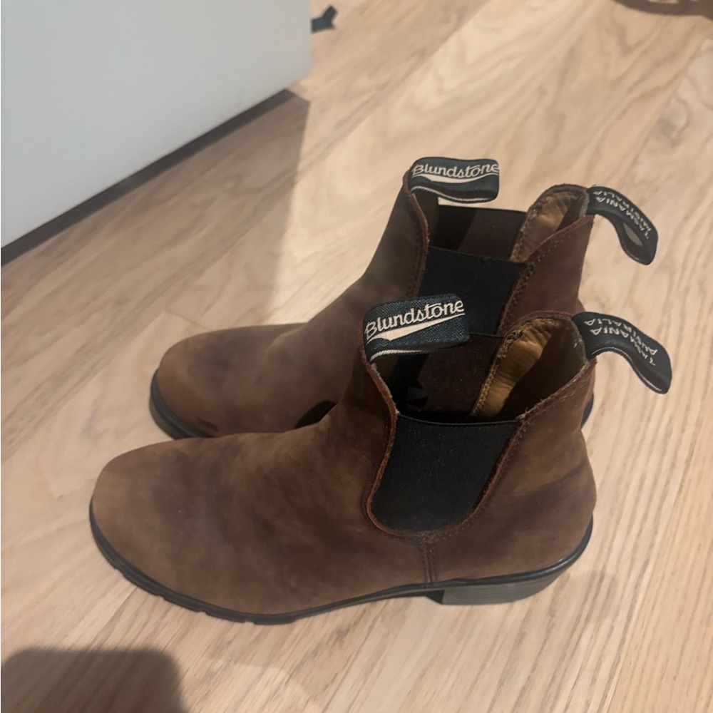 Blundstone Women’s Rustic Brown Chelsea Boots